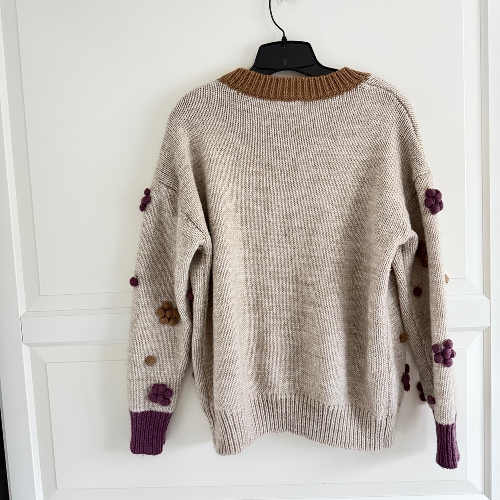 And The Why Tan Embroidered Floral Sweater Size S/M 41954 - Picture 3 of 10